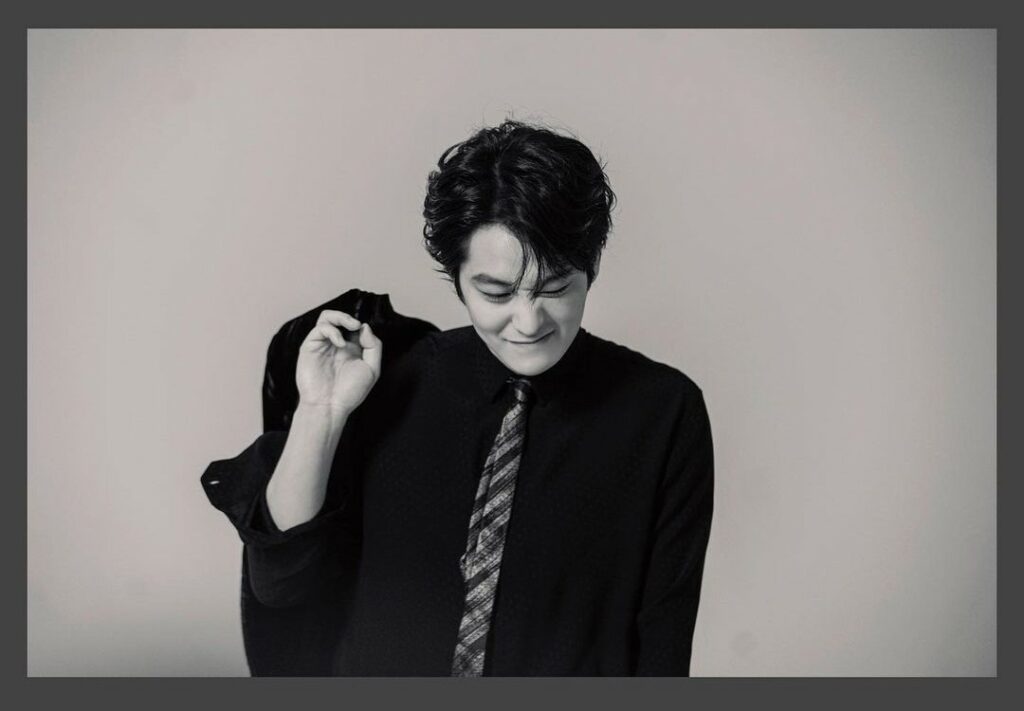 AYU 6 Times Kim Bum Slayed the Black and White Aesthetic on Instagram 5